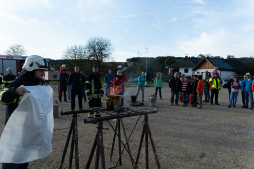 Feuerlöschervorführung (c)ReinhardEmsenhuber-WEB-23