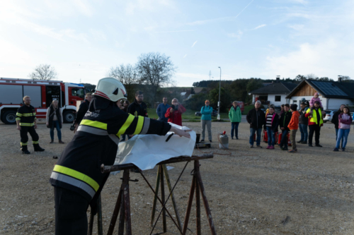 Feuerlöschervorführung (c)ReinhardEmsenhuber-WEB-24