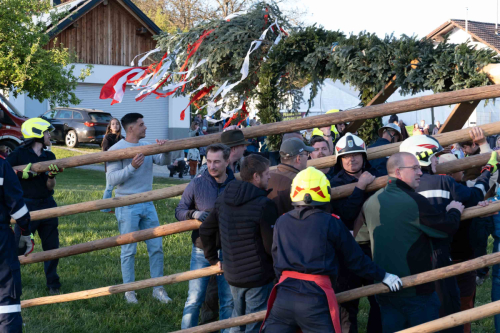 Maibaumaufstellen-2026-cReinhardEmsenhuber-23