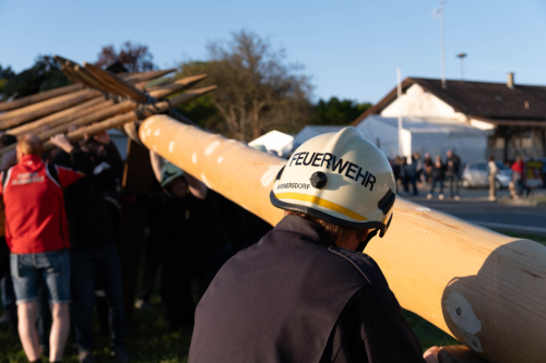 Maibaumaufstellen-2026-cReinhardEmsenhuber-25
