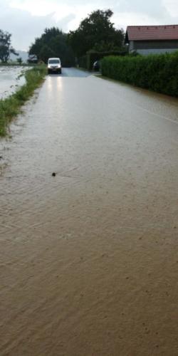 Straßenüberflutung in Anzenberg